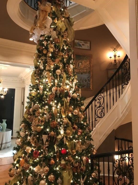 Christmas tree in stairwell 