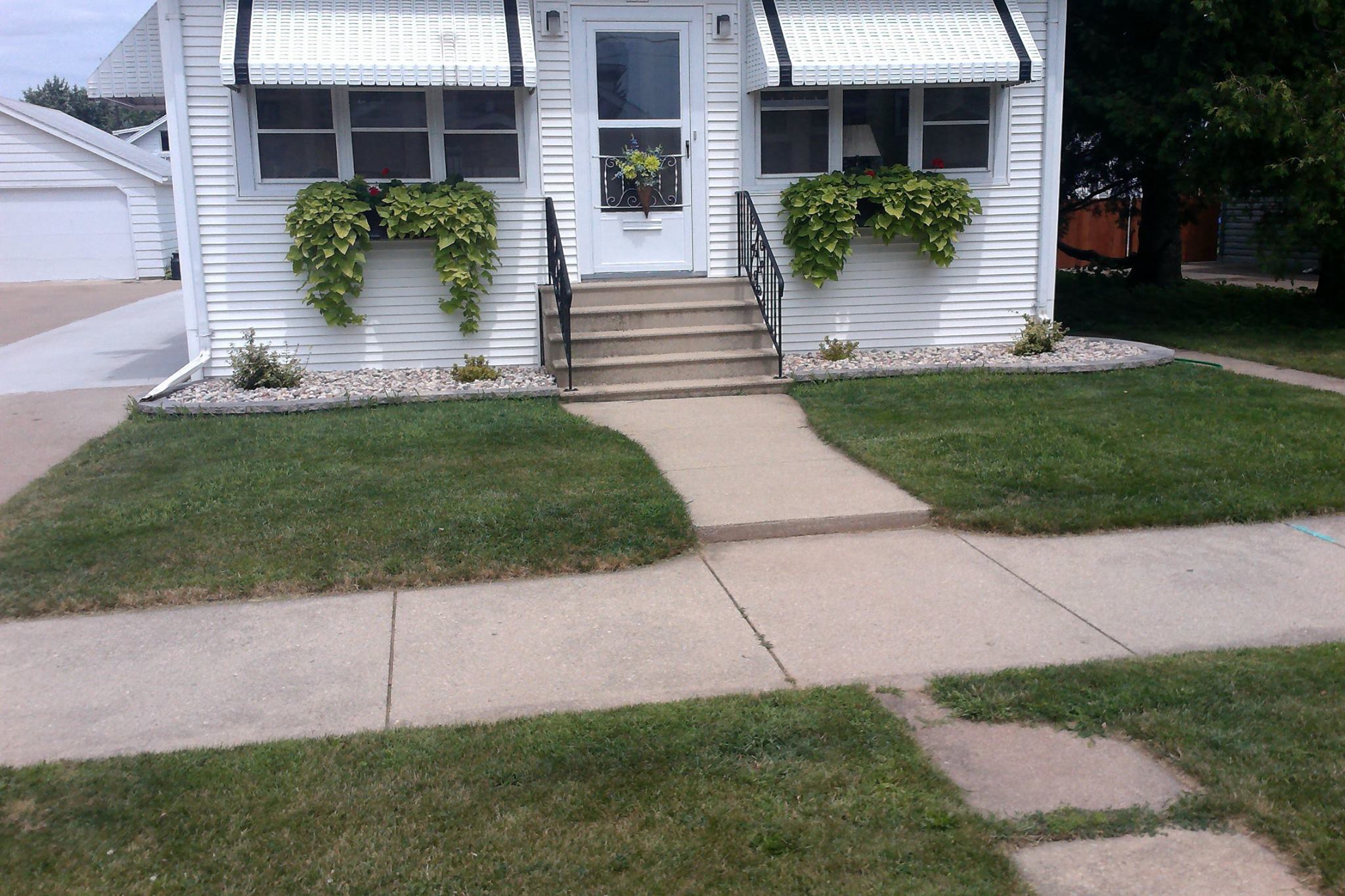 Well manicured lawn, gravel planter and window boxes