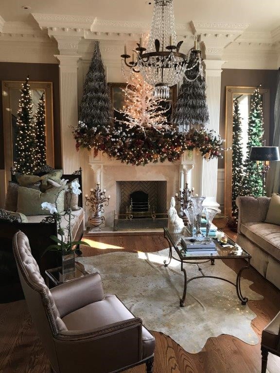 Holiday decorations in living room 