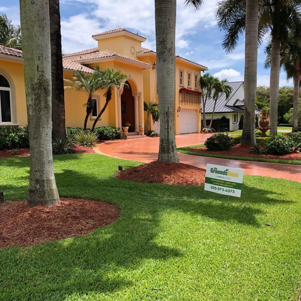 House with a neatly trimmed lawn and a driveway