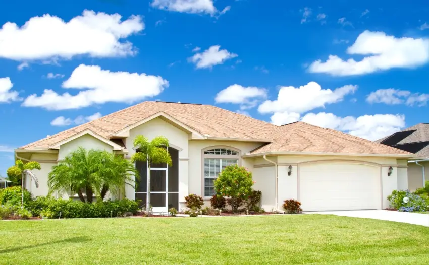 House in Florida with Bahia grass lawn. 
